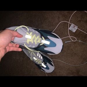 🚫SOLD🚫 Yeezy boost 700 wave runner size 6 women